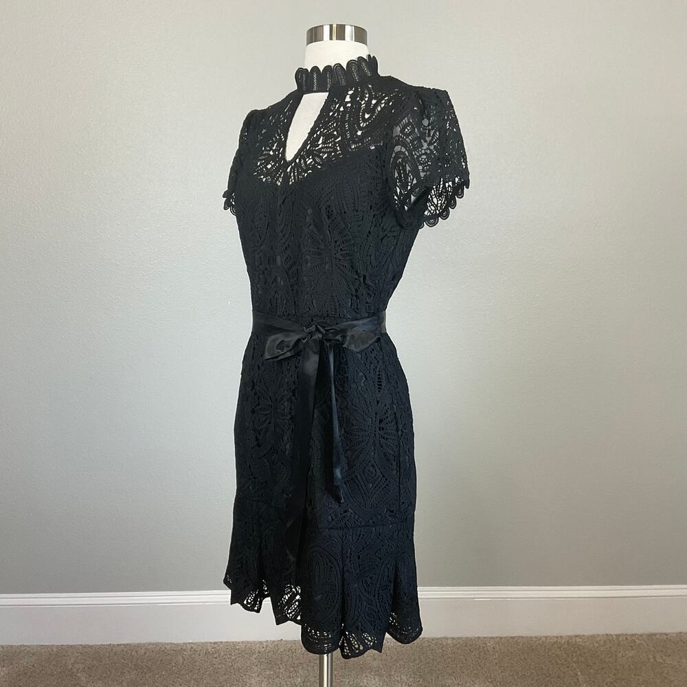 White House Black Market Black Cocktail Dress Cut Out Lace Fit and Flare Size 4 - Picture 5 of 13